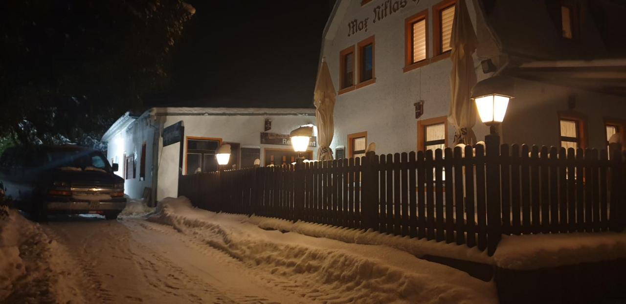 Pension Und Restaurant Die Burg Ehrenfriedersdorf Eksteriør billede
