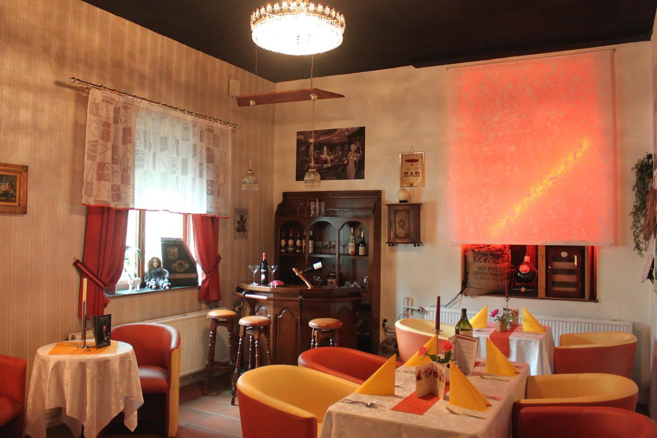 Pension Und Restaurant Die Burg Ehrenfriedersdorf Eksteriør billede